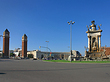 Monumentaler Brunnen im Kreisverkehr Fotos